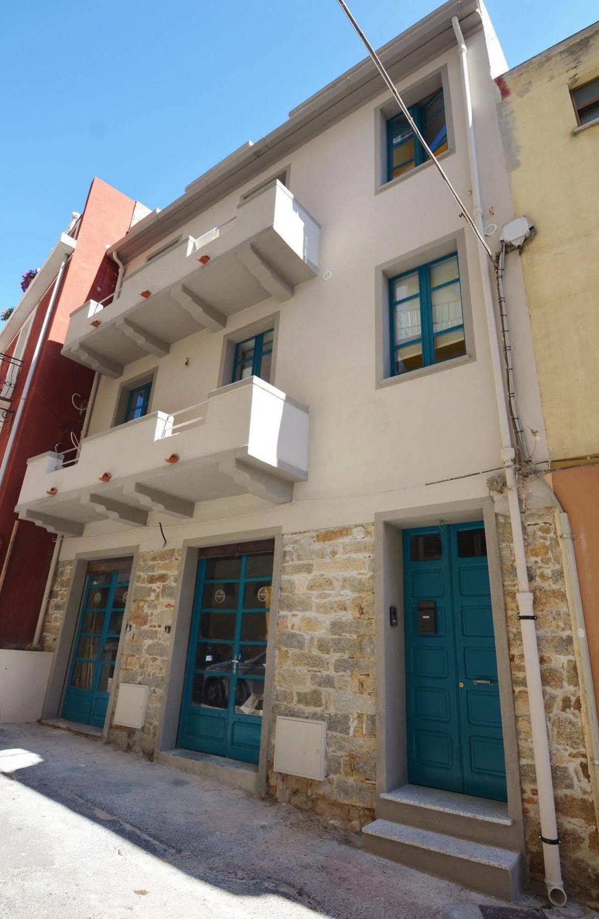 Il Bandito Re Hotel Nuoro  Bagian luar foto