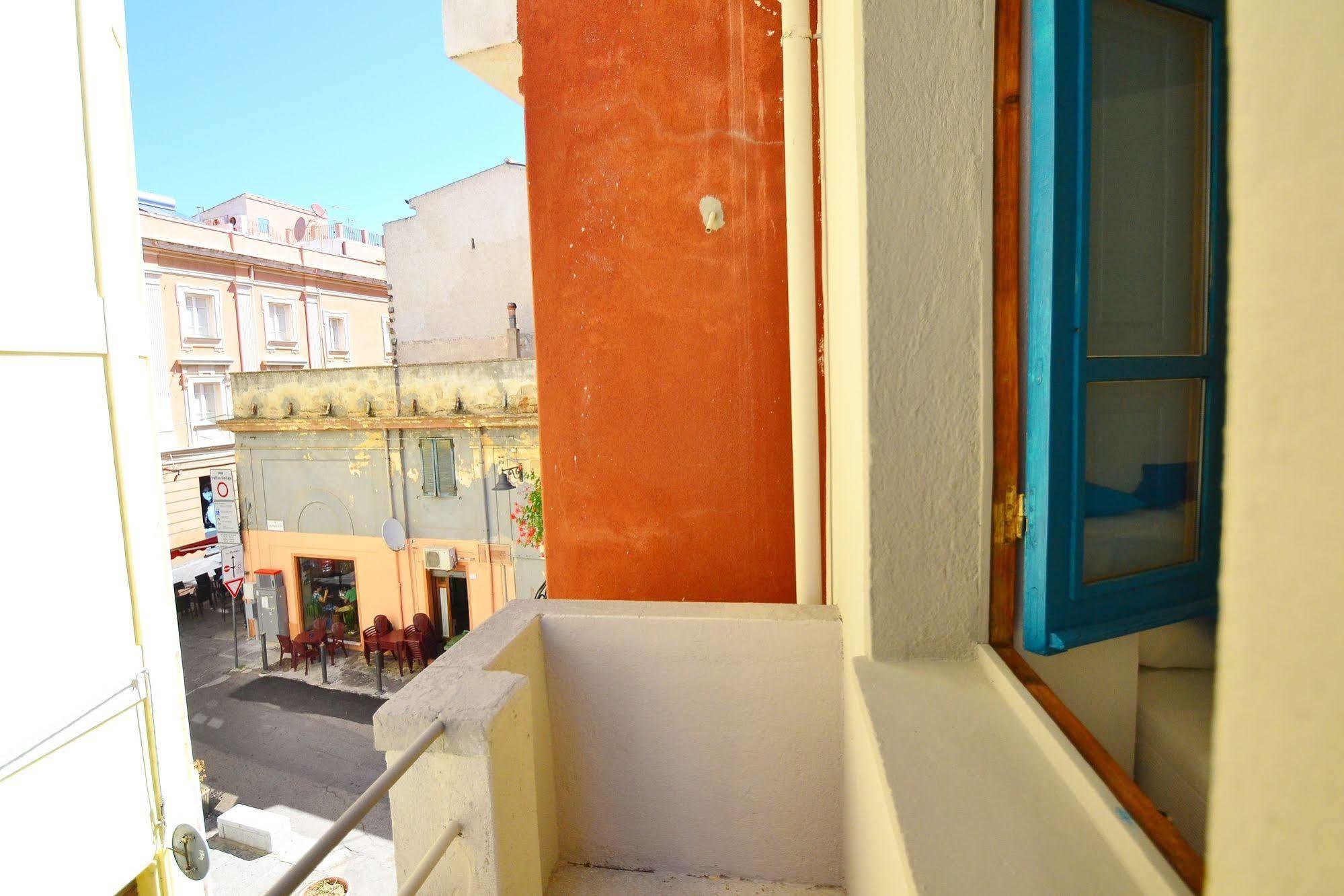 Il Bandito Re Hotel Nuoro  Bagian luar foto